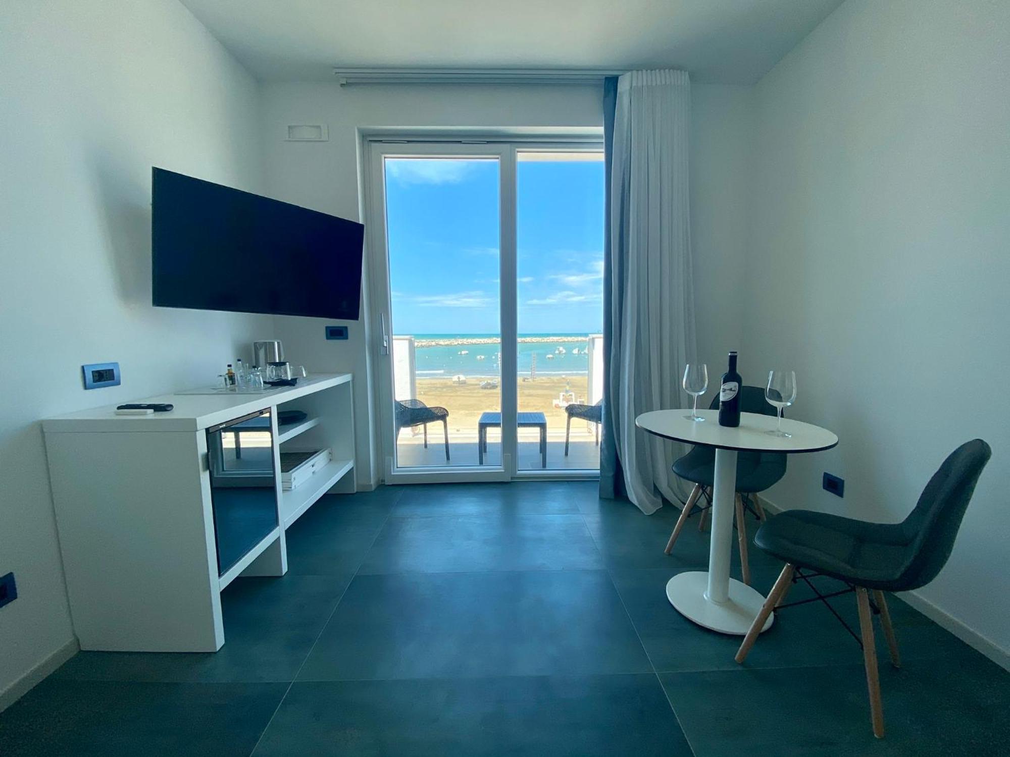 Marina Bay Beach Hotel Пешичи Екстериор снимка
